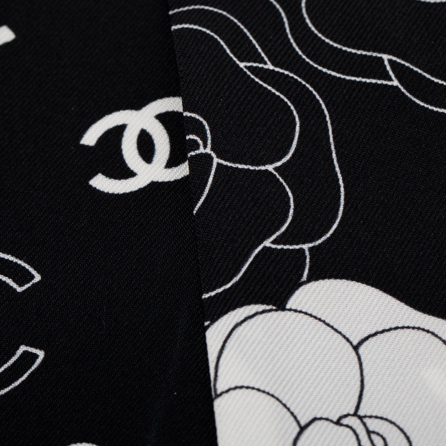 Chanel 2023 Black/White Printed Silk Twill Slim Bandeau