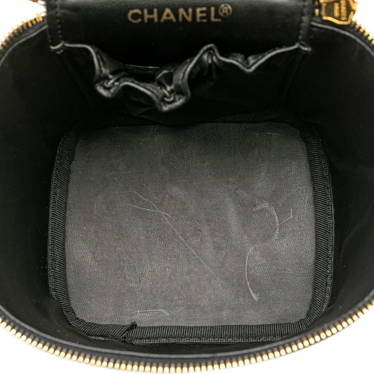 Chanel CC Lambskin Vanity Case (SHG-uFumoN)