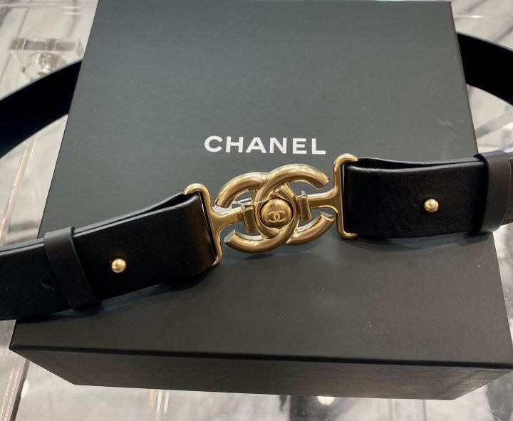 CHANEL INTERLOCKING CC LOGO BUCKLE LEATHER BELT