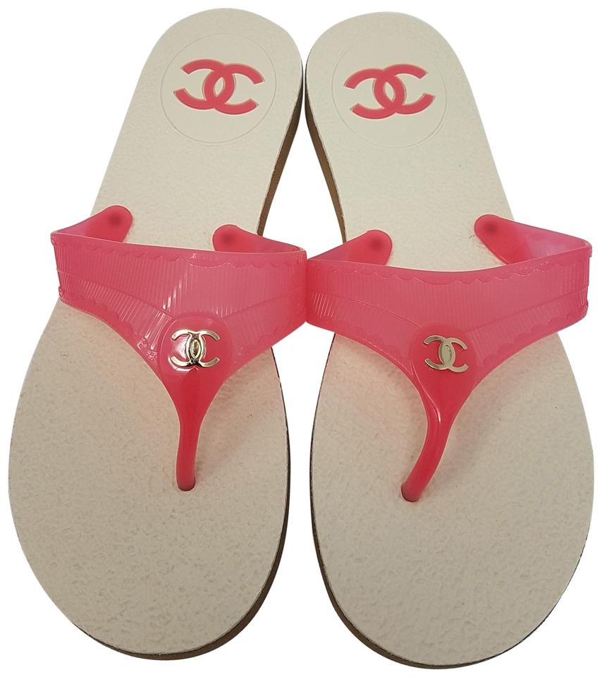 CHANEL INTERLOCKING CC RUBER THONG SLIDES