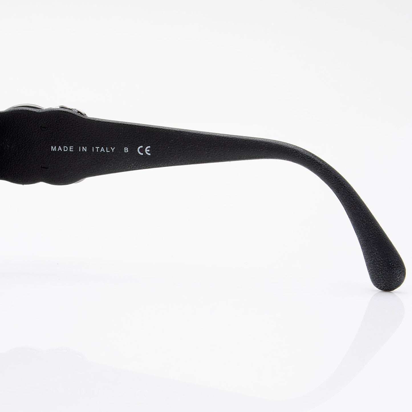 Chanel Lambskin Crystal CC Sunglasses (SHF-h3VgE4)