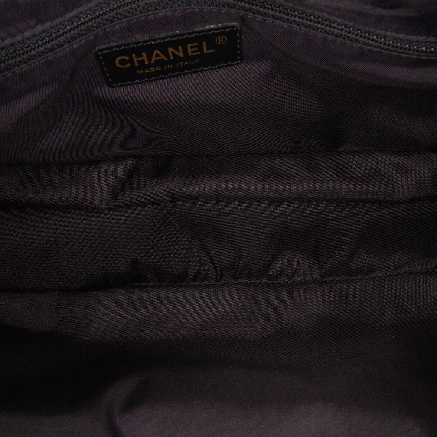 Chanel New Travel Line Handbag (SHG-5LTm5z)