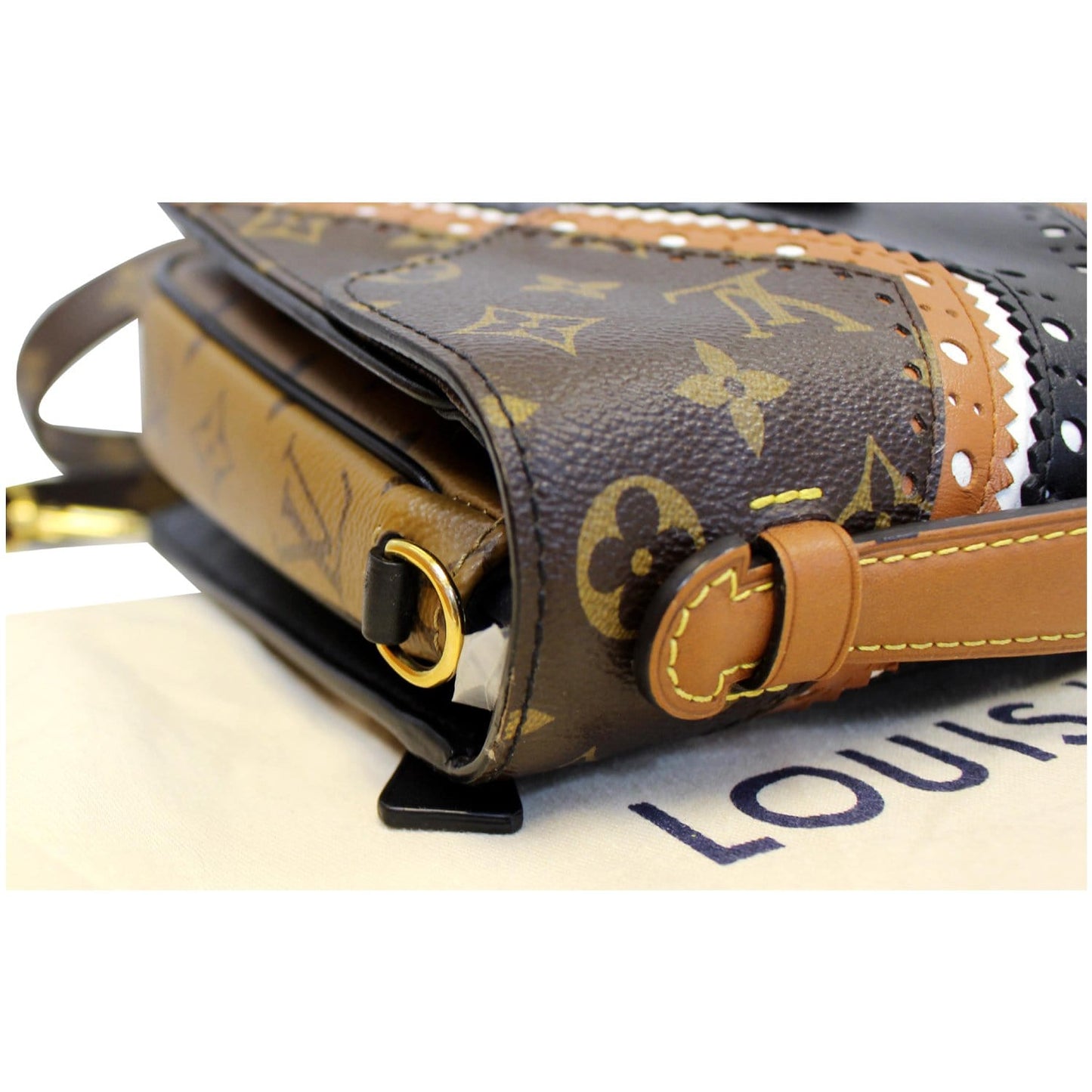 LOUIS VUITTON Metis Pochette Brogue Reverse Monogram Shoulder Bag Brown