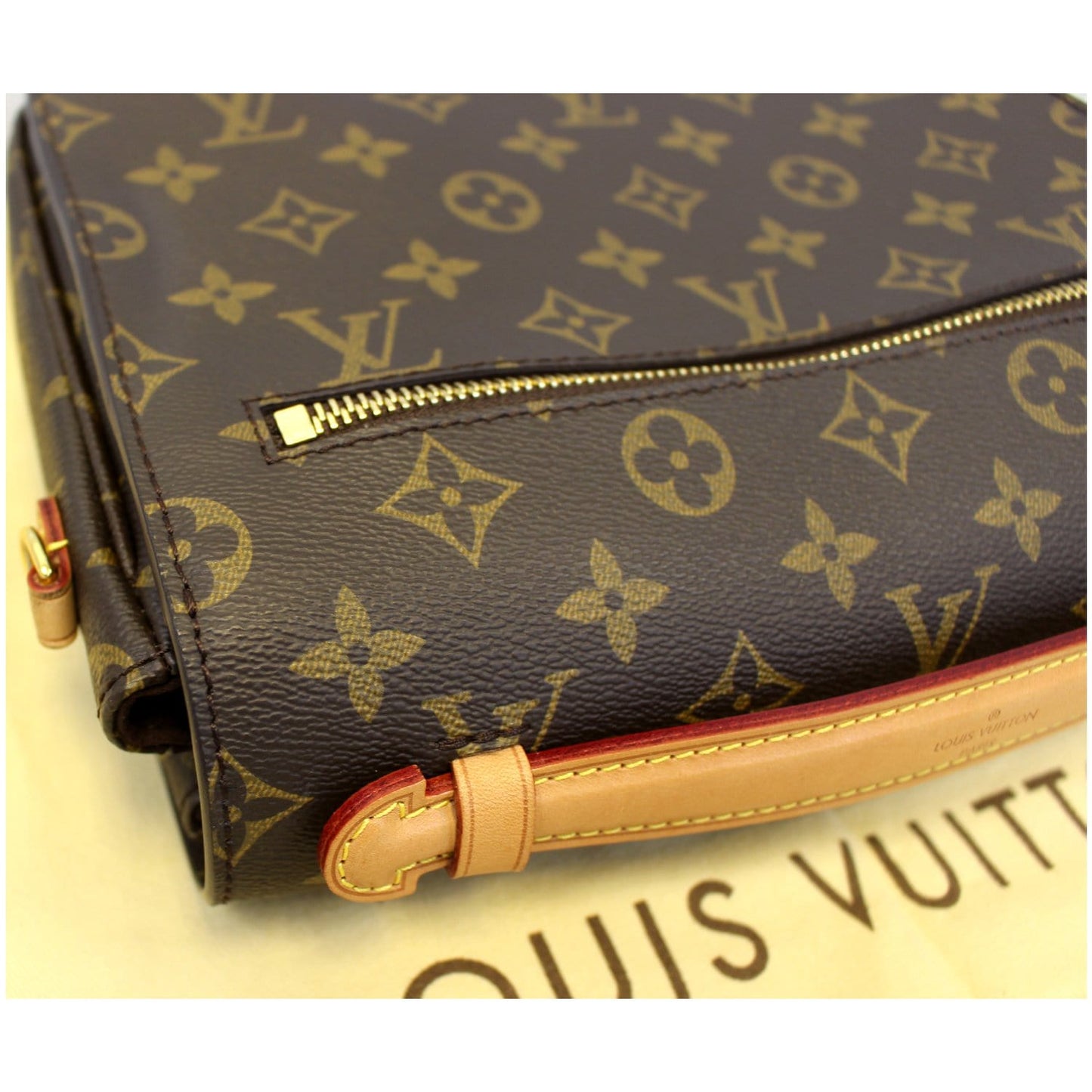 LOUIS VUITTON Metis Pochette Monogram Canvas Crossbody Bag