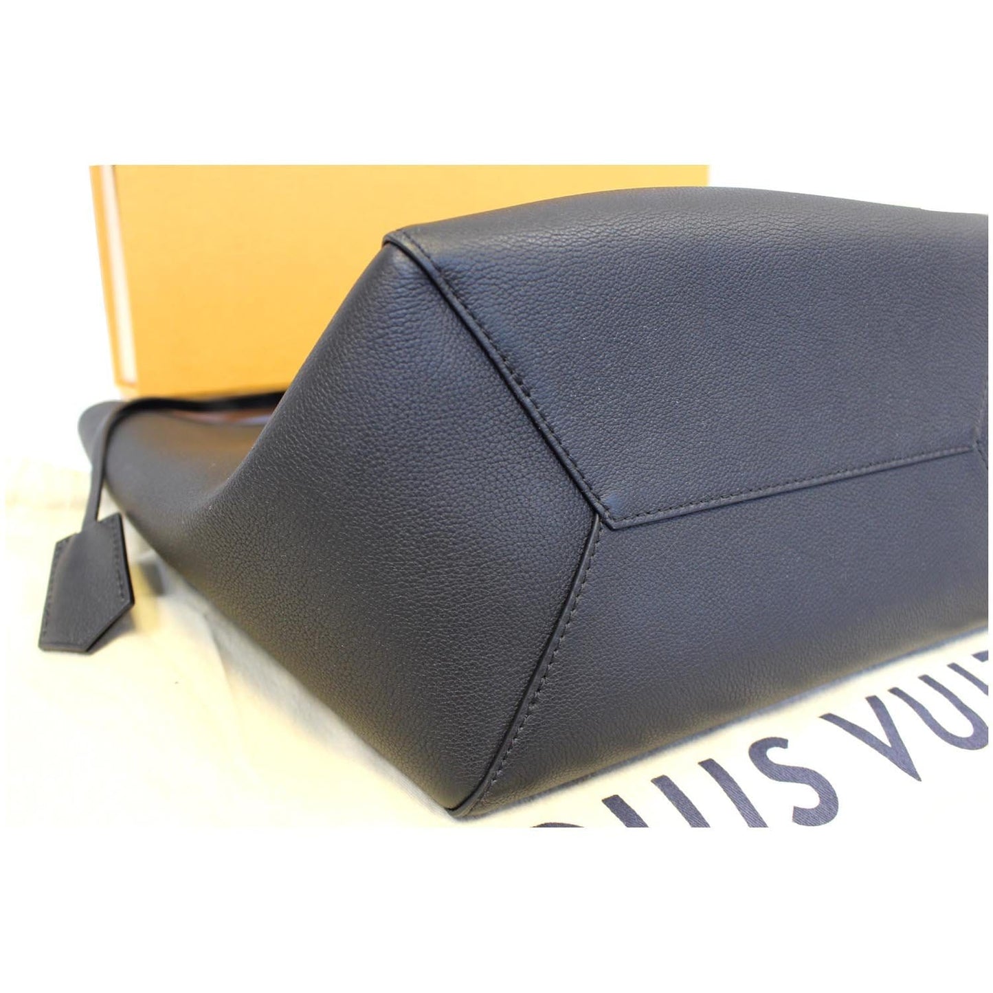 LOUIS VUITTON Lockme Cabas Calfskin Leather Shoulder Bag Black