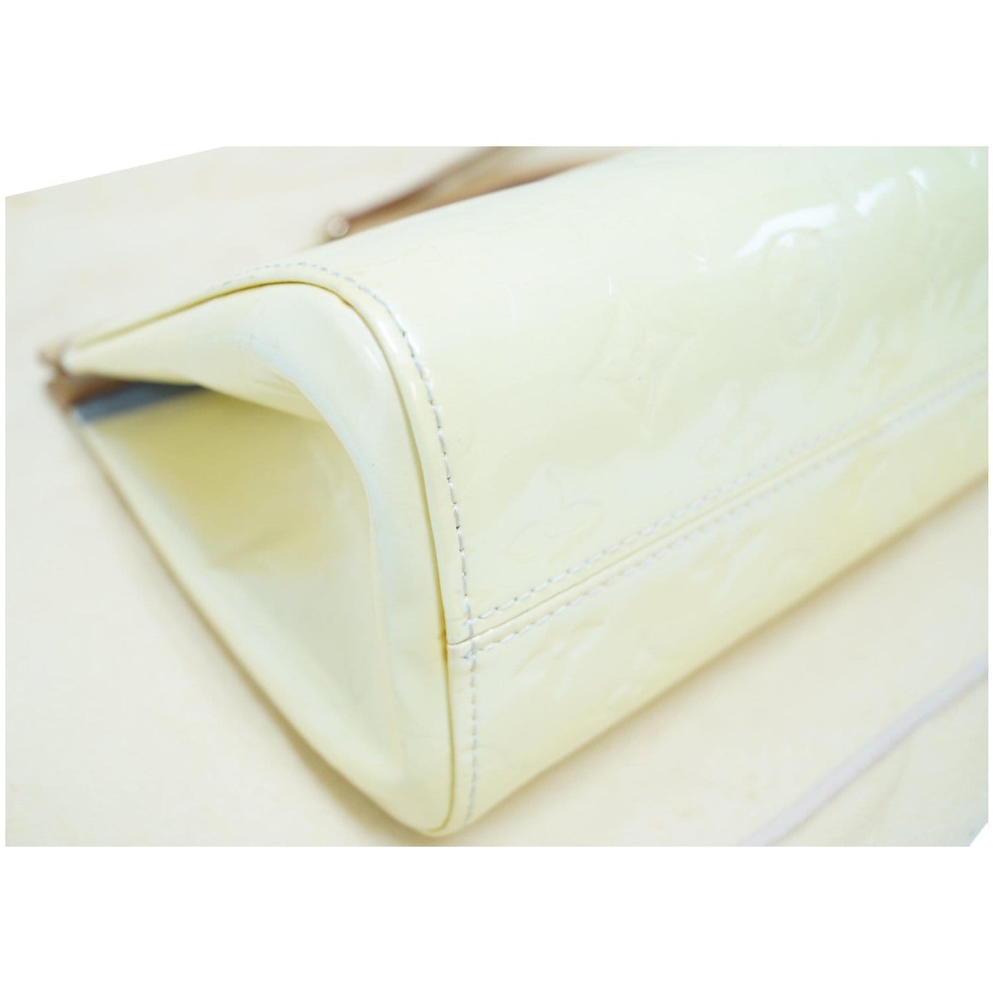 LOUIS VUITTON Roxbury Drive Vernis Leather Shoulder Bag Cream