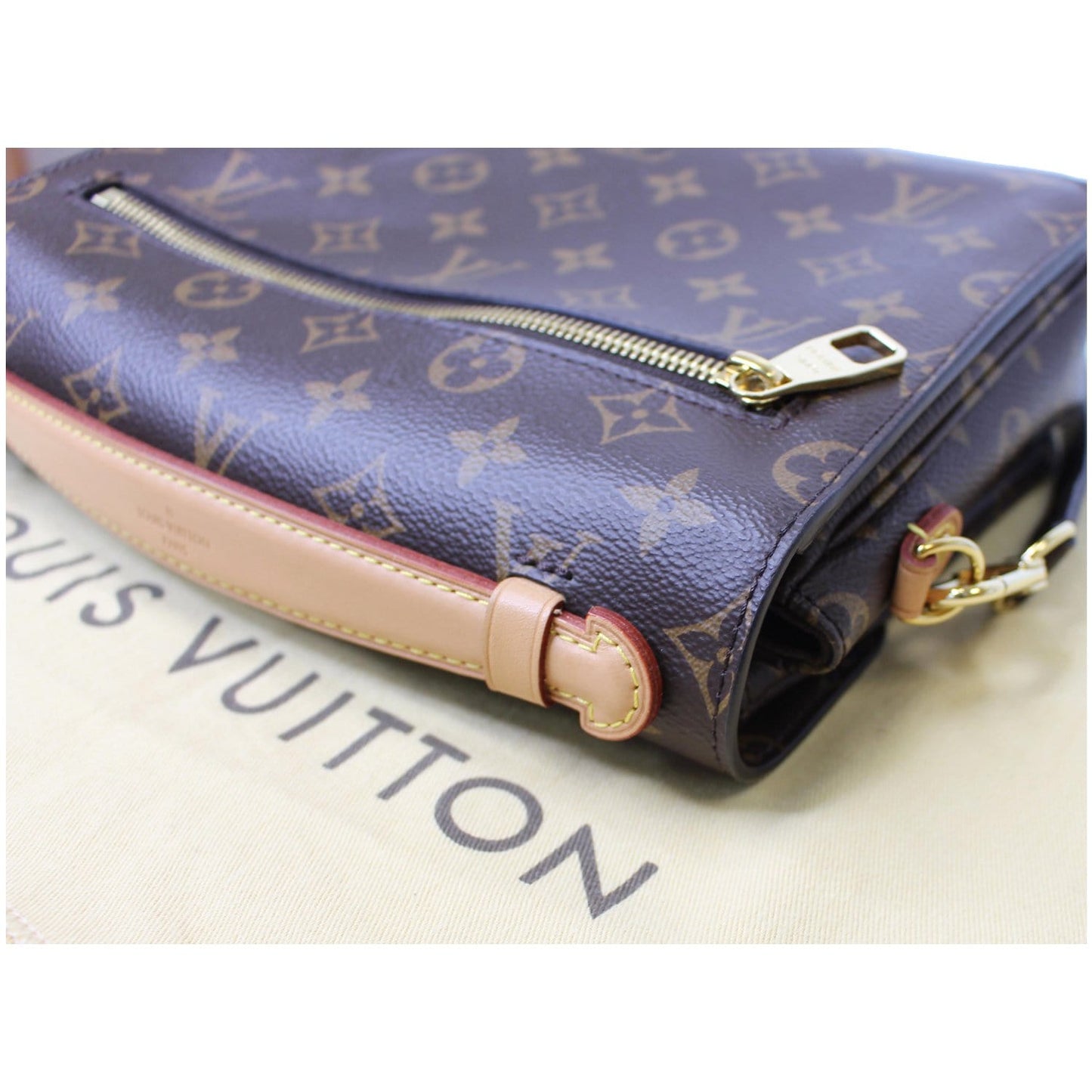 LOUIS VUITTON Metis Pochette Monogram Canvas Crossbody Bag Brown
