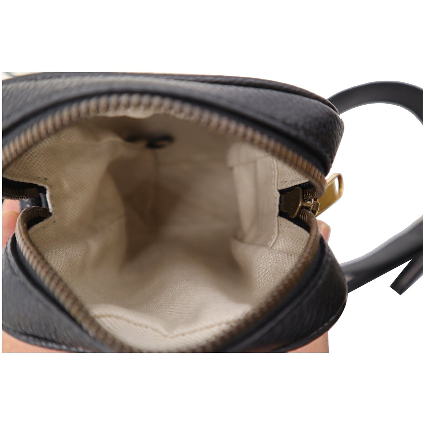 GUCCI Logo Grained Calfskin Leather Messenger Bag Black 574803