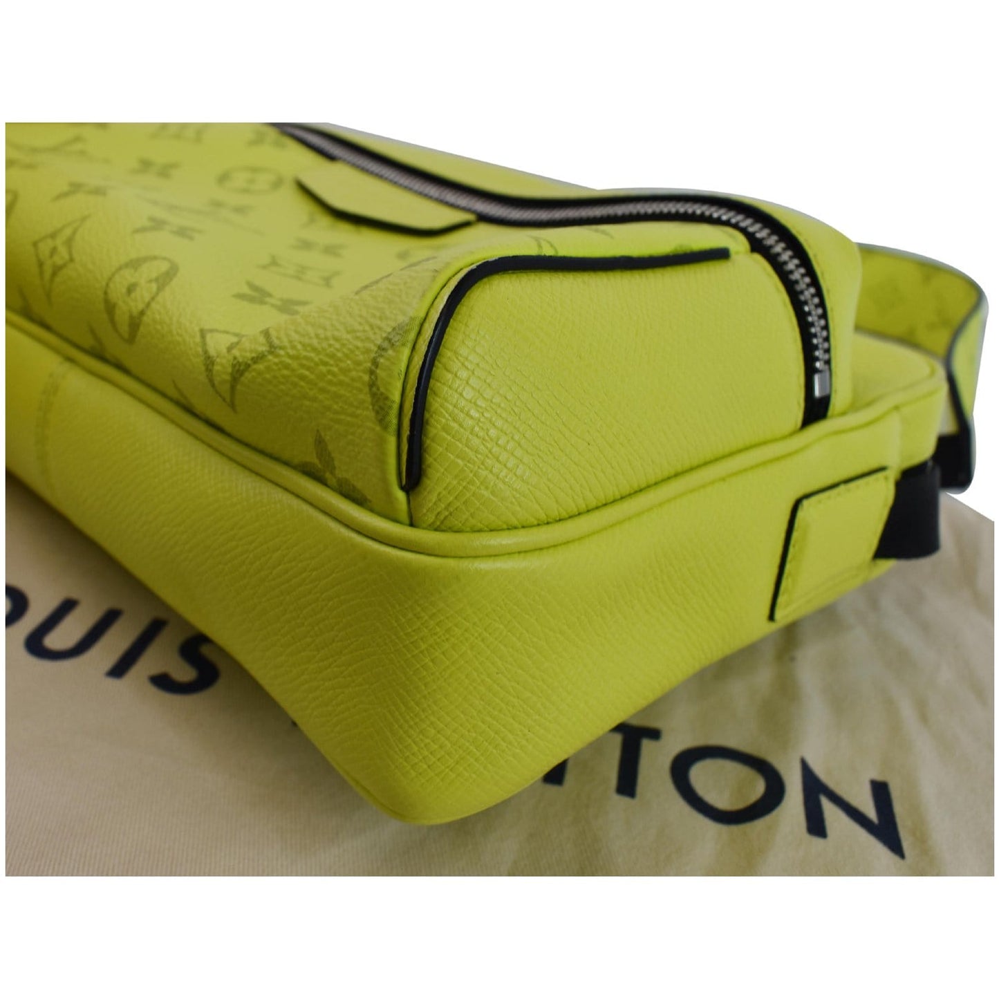 LOUIS VUITTON Outdoor Taiga Monogram Bahia Messenger Lime Green
