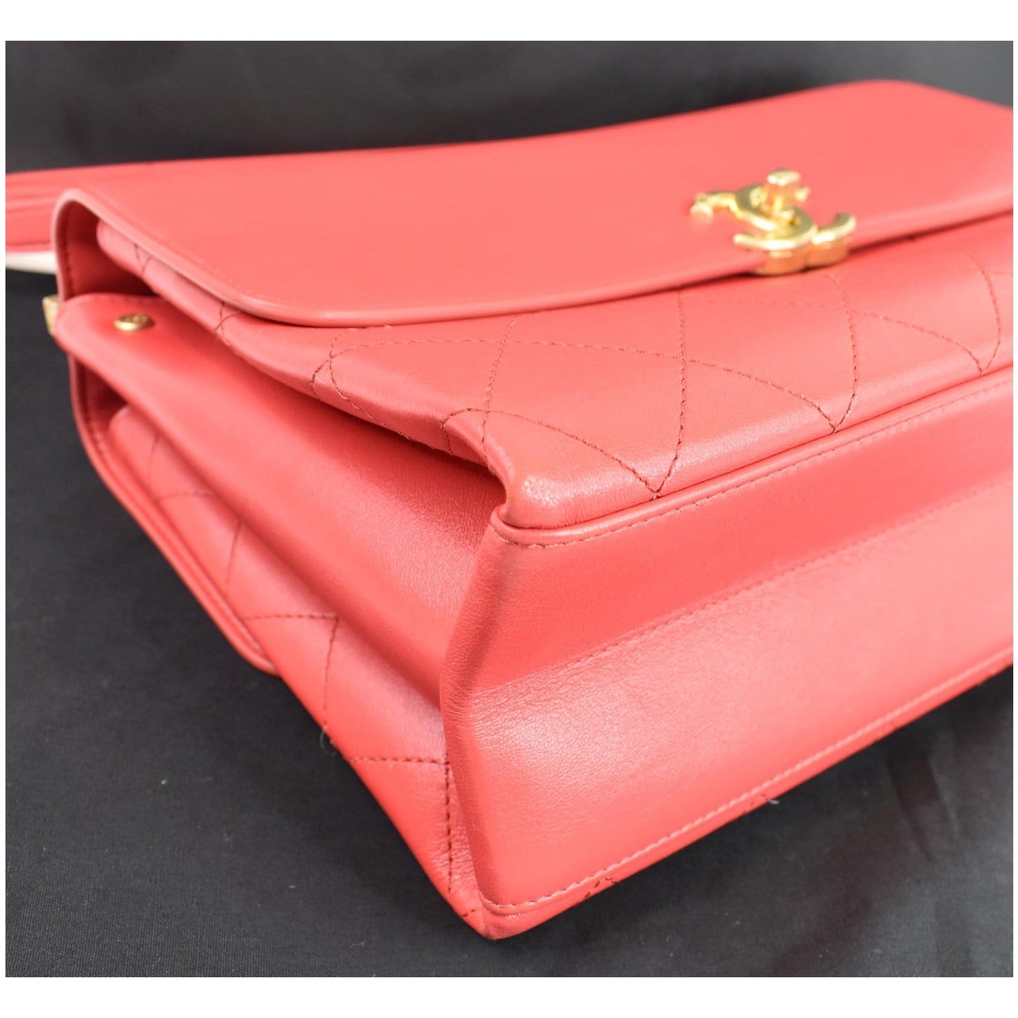 CHANEL Coco Luxe Medium Flap Lambskin Shoulder Bag Red