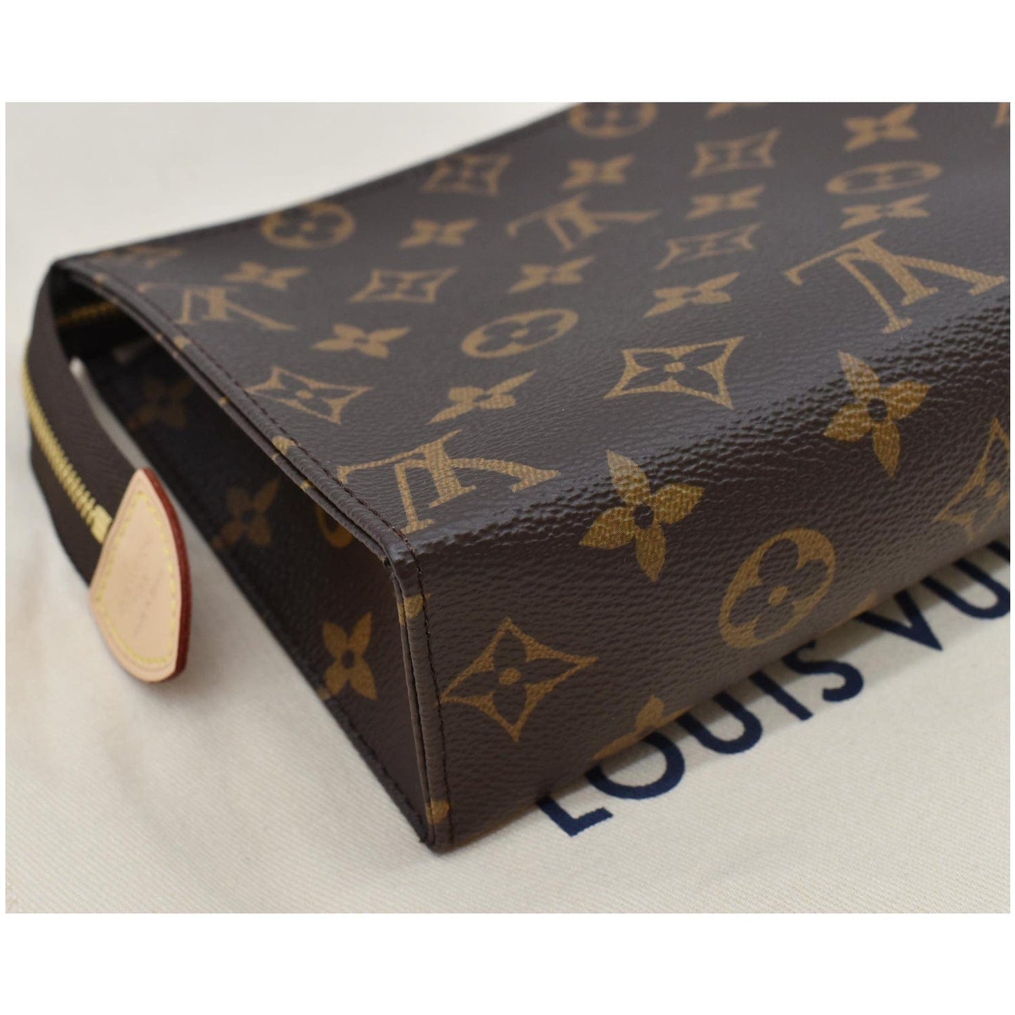 LOUIS VUITTON Toiletry 19 Monogram Canvas Cosmetics Pouch Brown