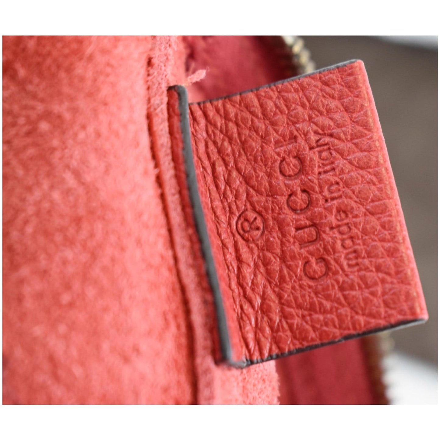 GUCCI Pebbled Leather Medium Logo Portfolio Clutch Hibiscus Red 500981