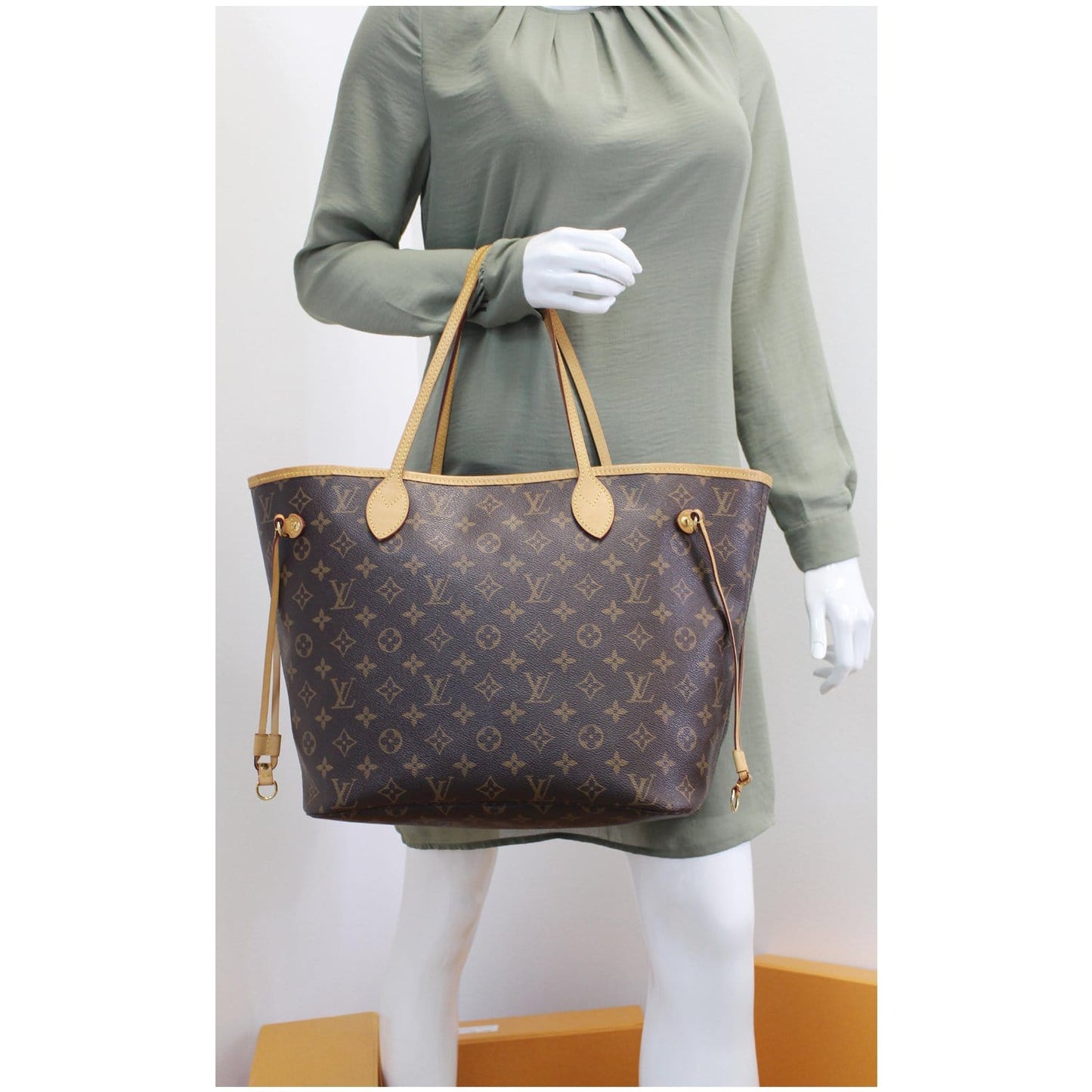 LOUIS VUITTON Neverfull MM Monogram Canvas Tote Shoulder Bag Brown