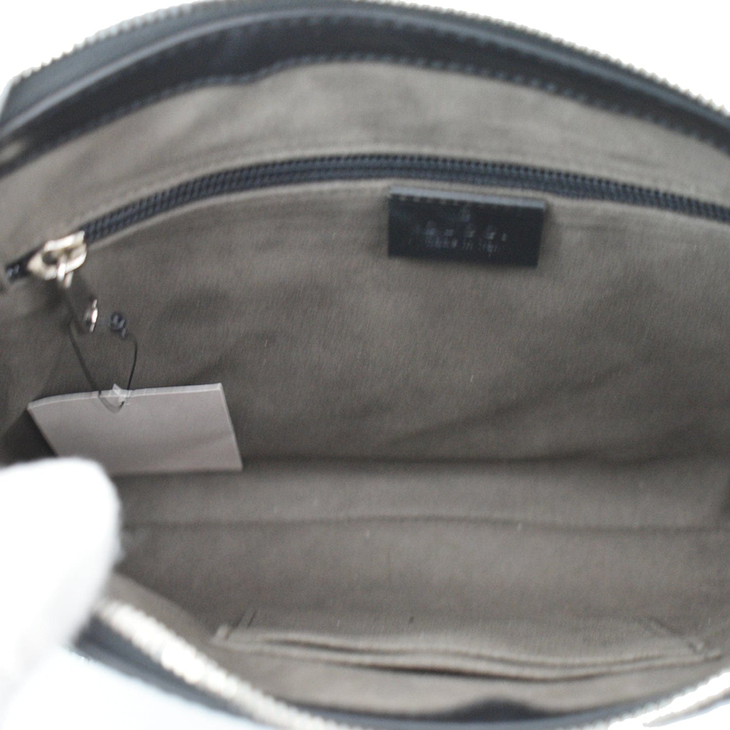 GUCCI GG Signature Leather Black Messenger Bag 406410