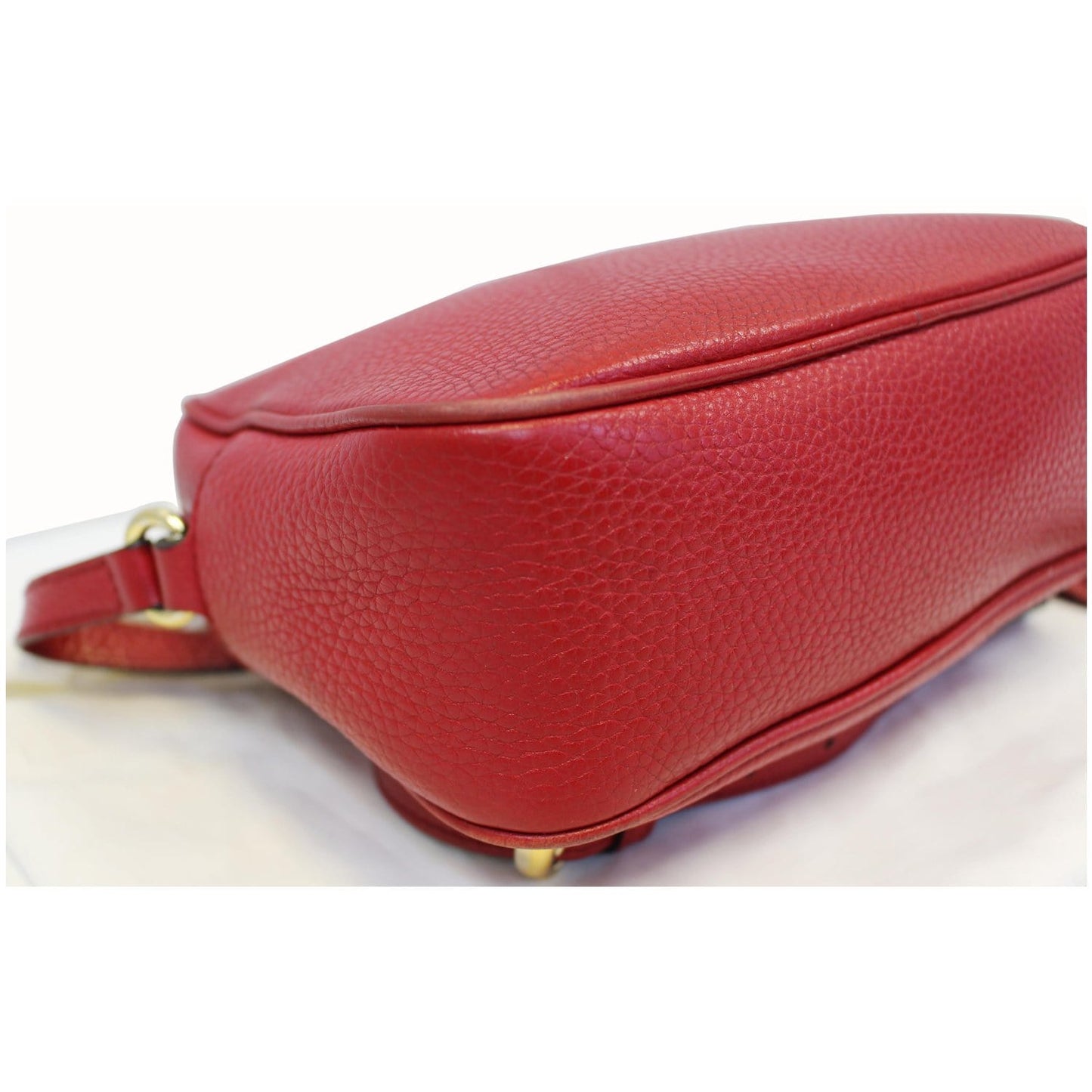 GUCCI Soho Disco Pebbled Leather Small Crossbody Bag Red