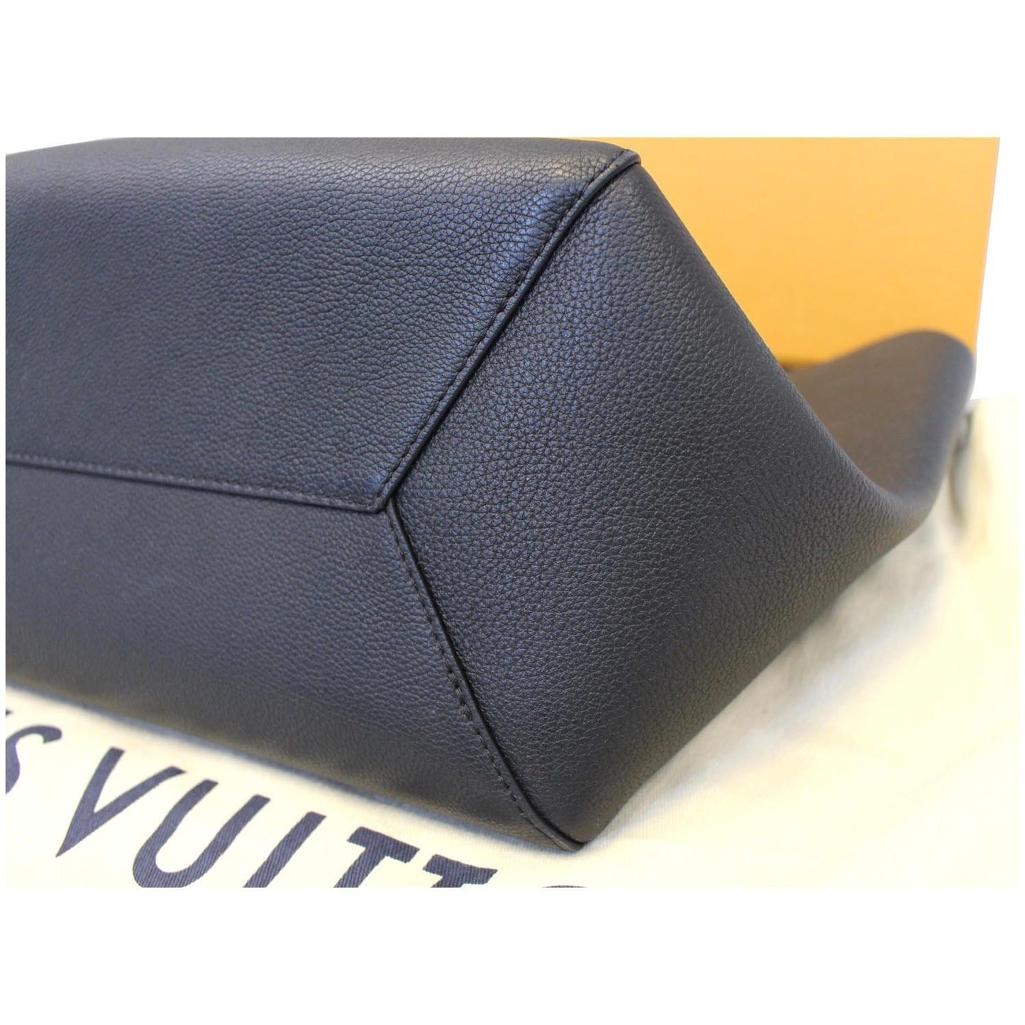 LOUIS VUITTON Lockme Cabas Calfskin Leather Shoulder Bag Black