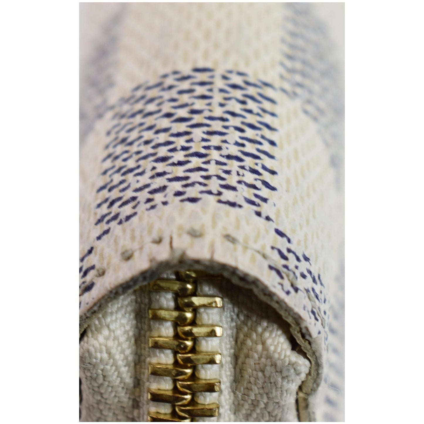 LOUIS VUITTON Damier Azur Zippy Wallet White