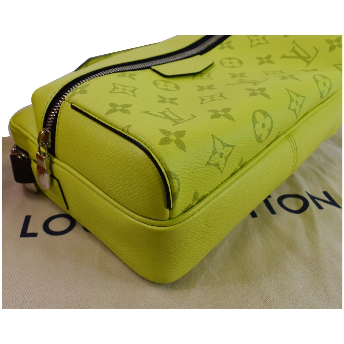 LOUIS VUITTON Outdoor Taiga Monogram Bahia Messenger Lime Green