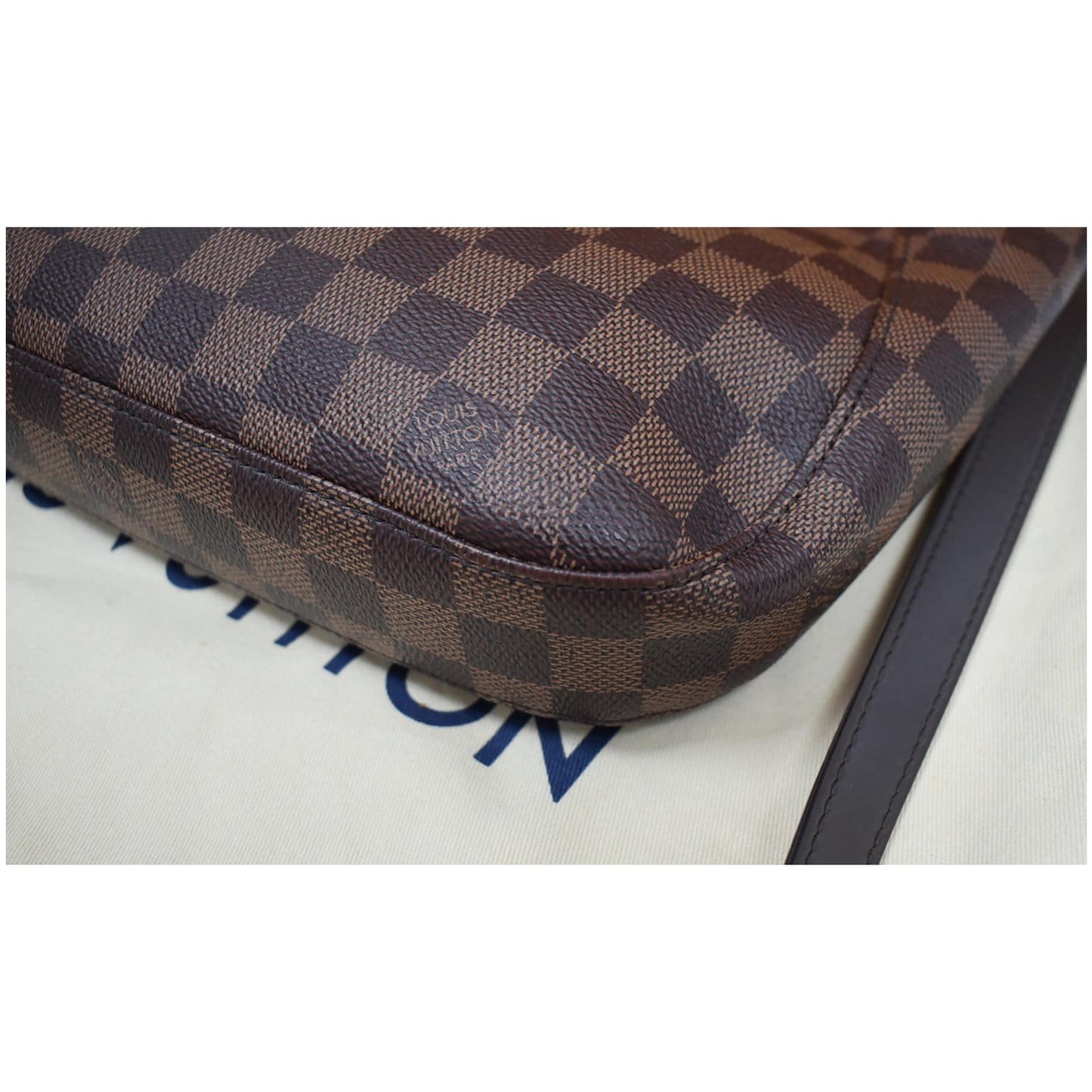 LOUIS VUITTON South Bank Besace Damier Ebene Crossbody Bag Brown