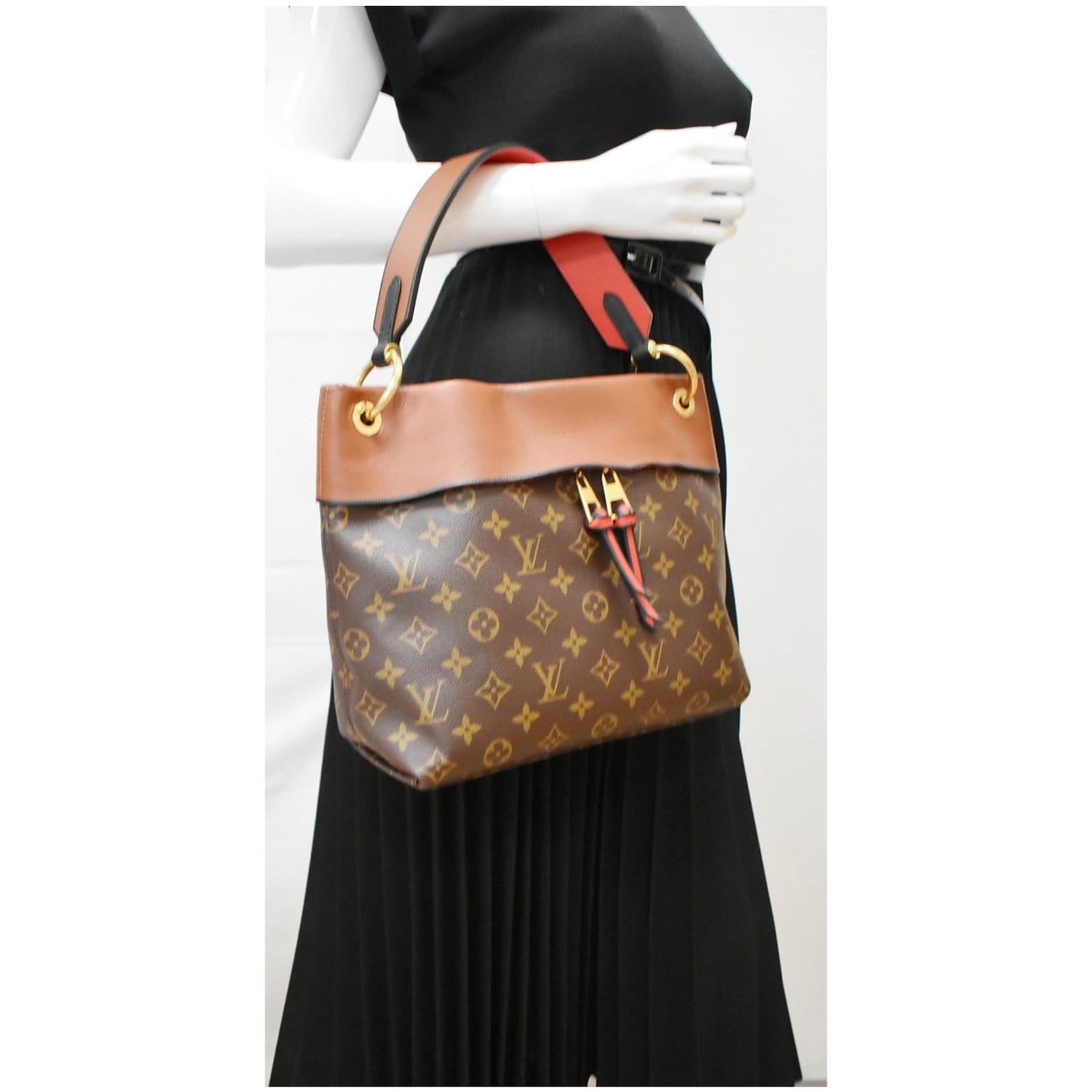 LOUIS VUITTON Tuileries Besace Monogram Canvas Shoulder Bag Caramel