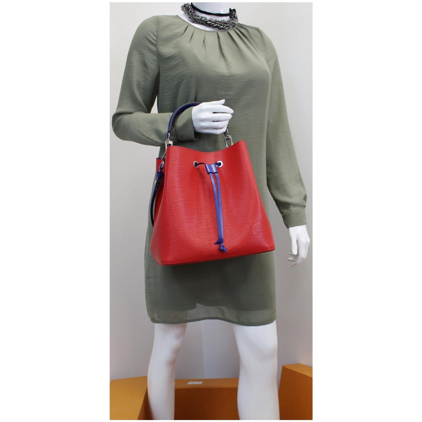 LOUIS VUITTON Neonoe Epi Shoulder Bag Coquelicot