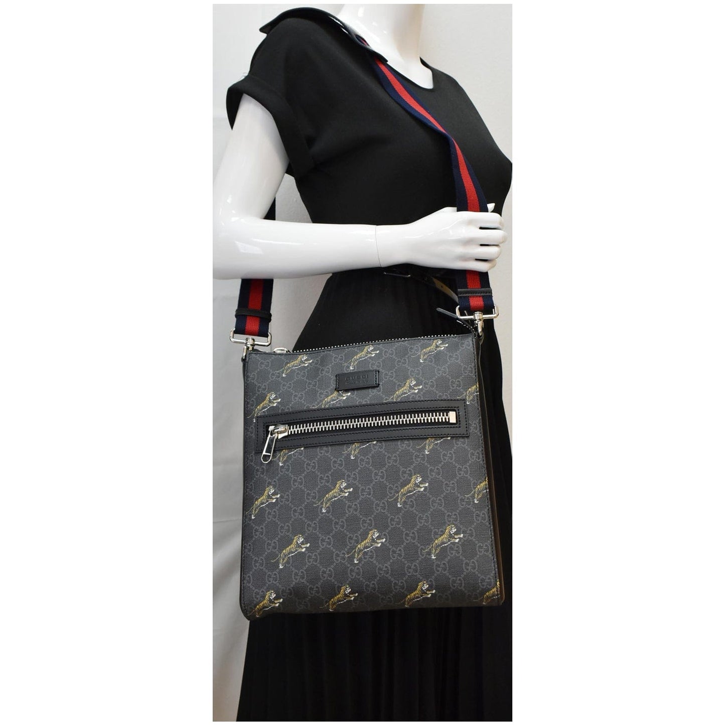 GUCCI Bestiary Tigers GG Supreme Square Messenger Bag Black 474137