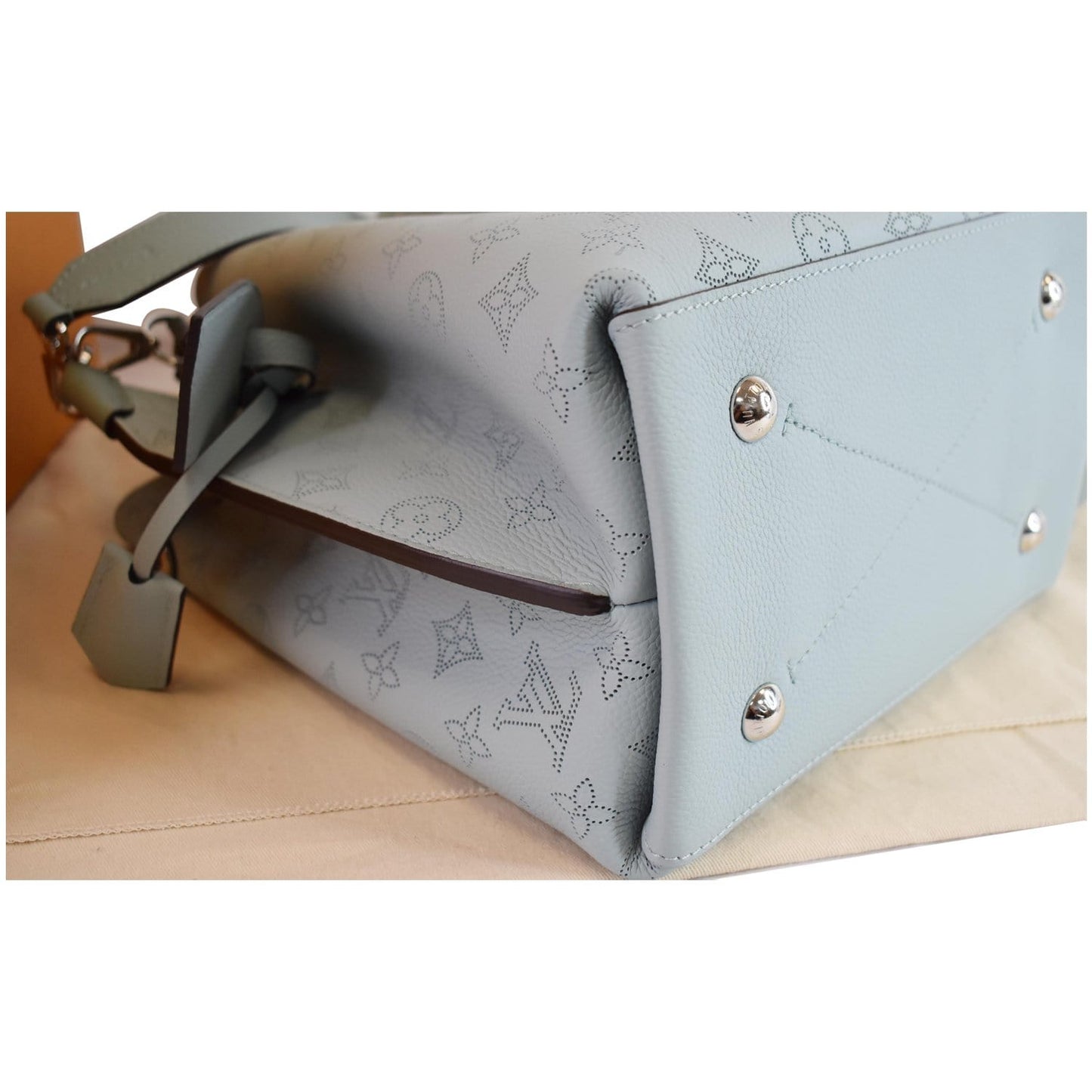 LOUIS VUITTON Muria Mahina Perforated Calf Leather Shoulder Bag Vert