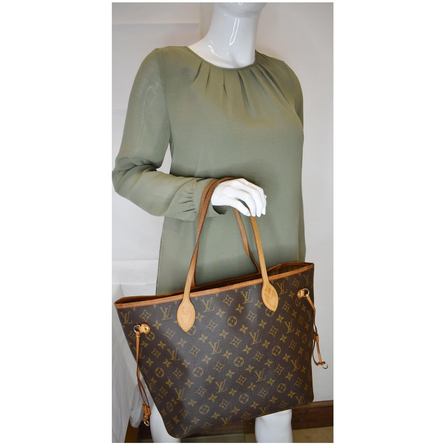 LOUIS VUITTON Neverfull MM Monogram Canvas Tote Shoulder Bag Brown