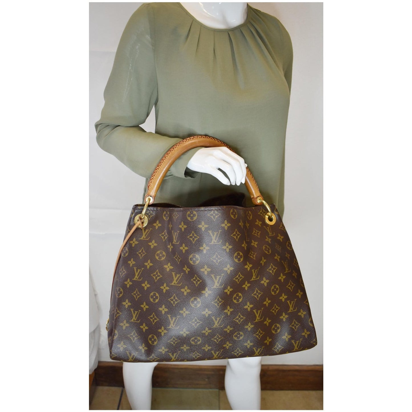 LOUIS VUITTON Artsy MM Monogram Canvas Shoulder Bag Brown