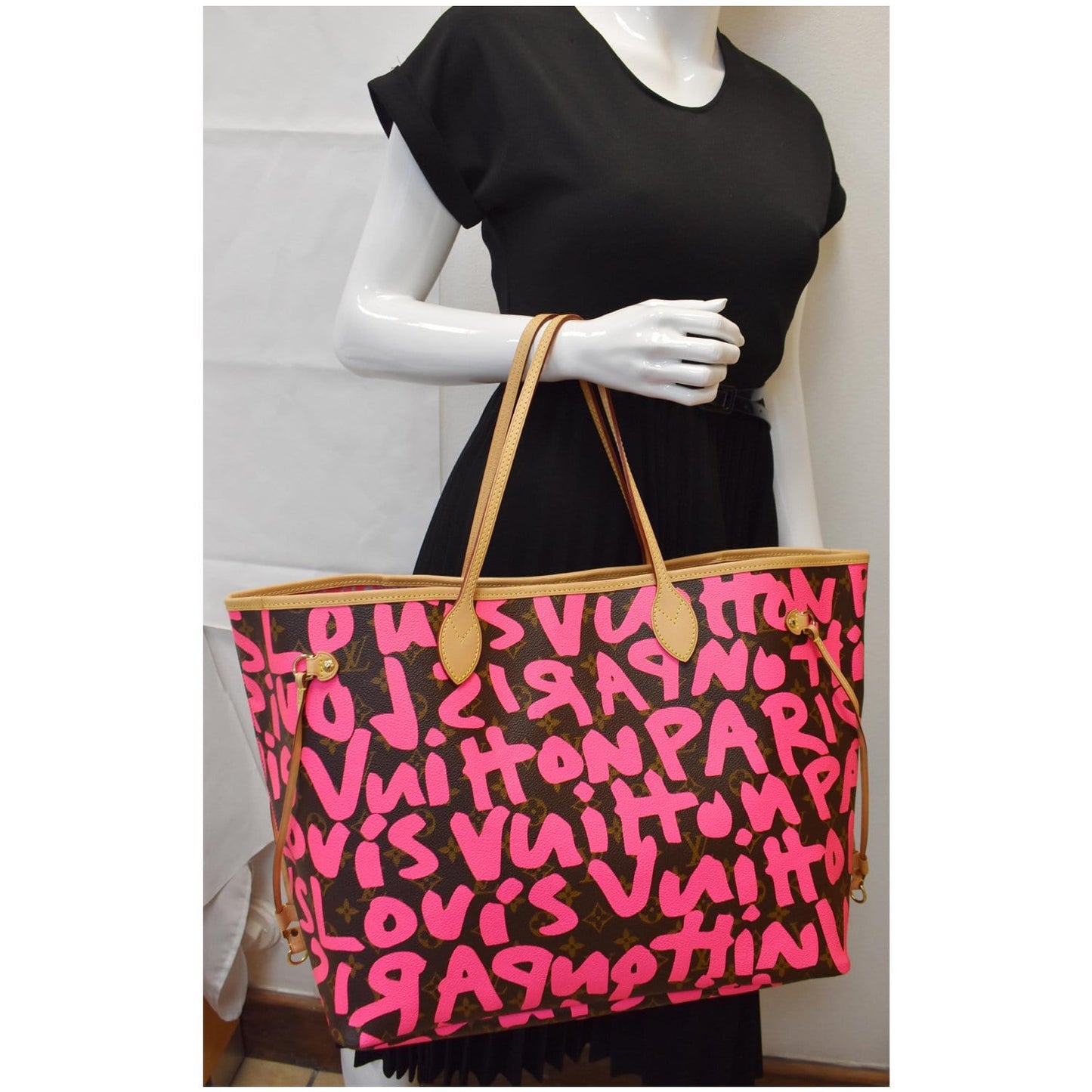 LOUIS VUITTON Neverfull GM Monogram Graffiti Tote Bag Pink