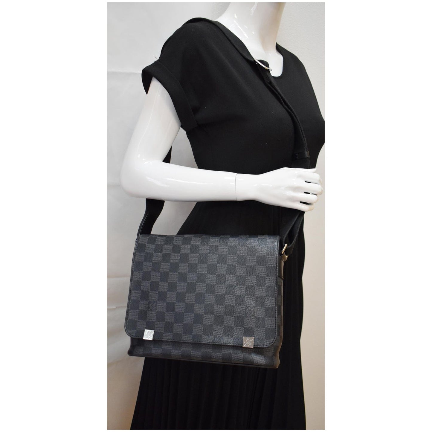 LOUIS VUITTON District PM Damier Graphite Messenger Bag Black