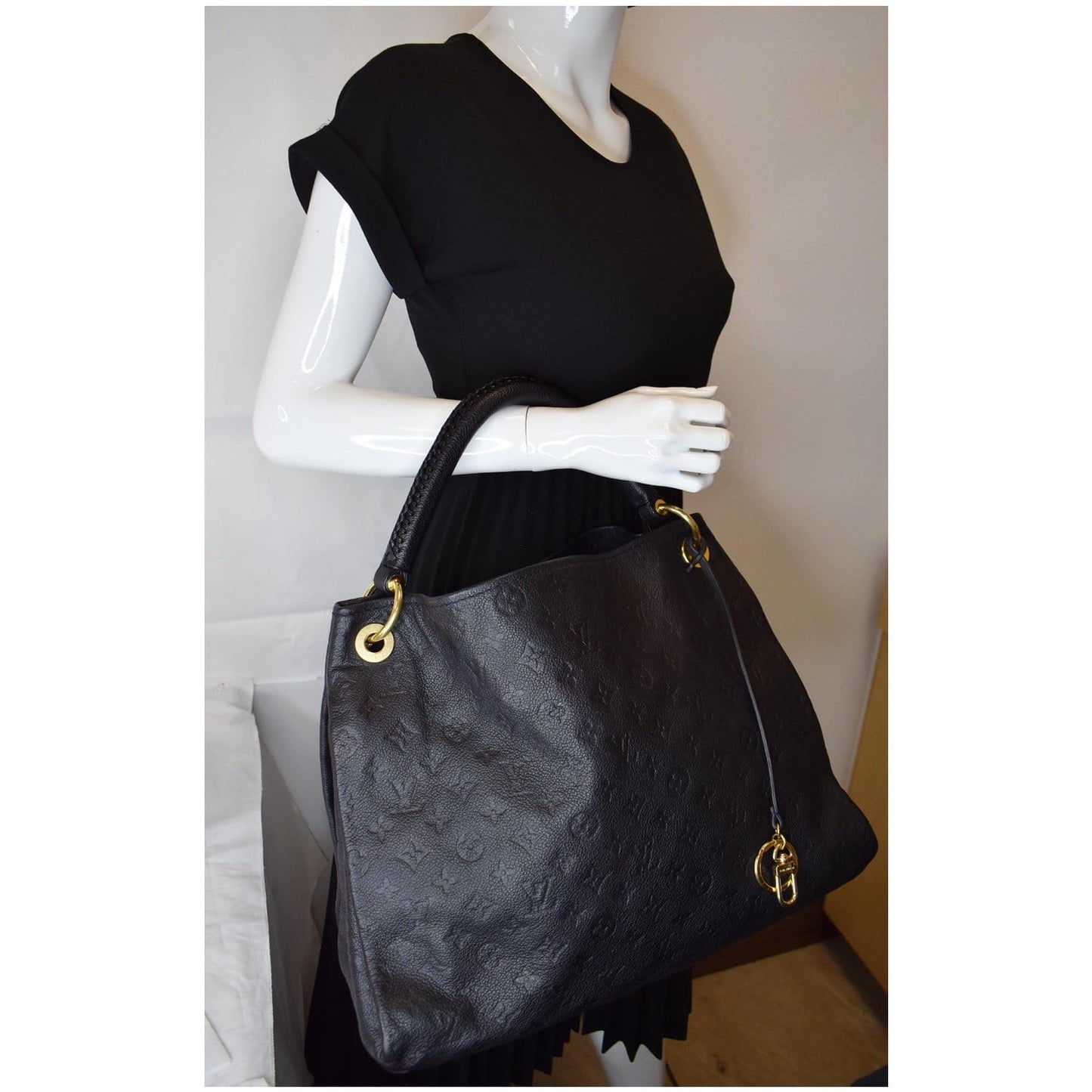LOUIS VUITTON Artsy MM Empreinte Leather Shoulder Bag Navy