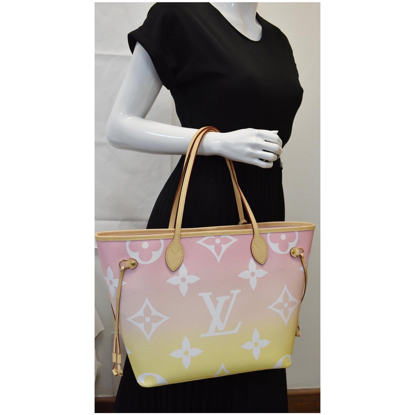 LOUIS VUITTON Neverfull MM Pool Monogram Giant Tote Shoulder Bag Light Pink - 25% OFF