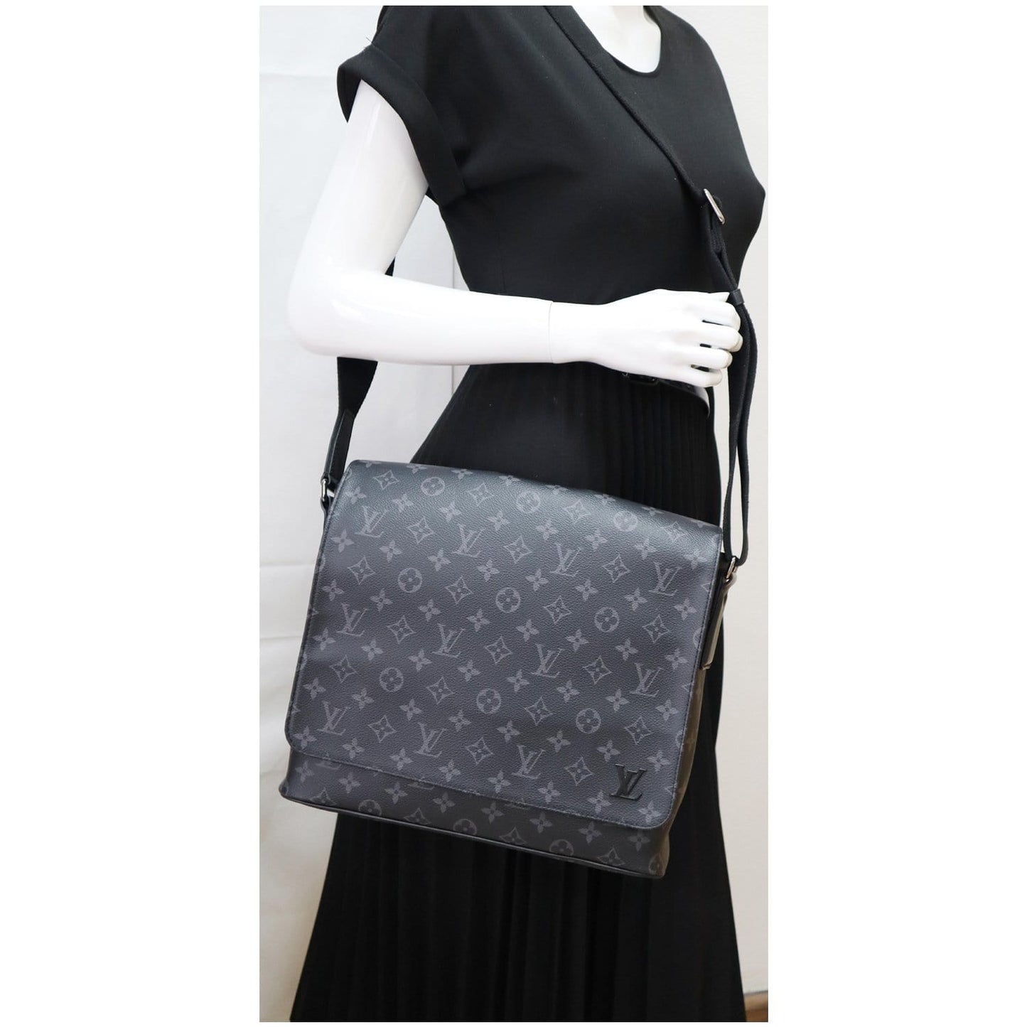 LOUIS VUITTON District MM Monogram Eclipse Messenger Bag Black