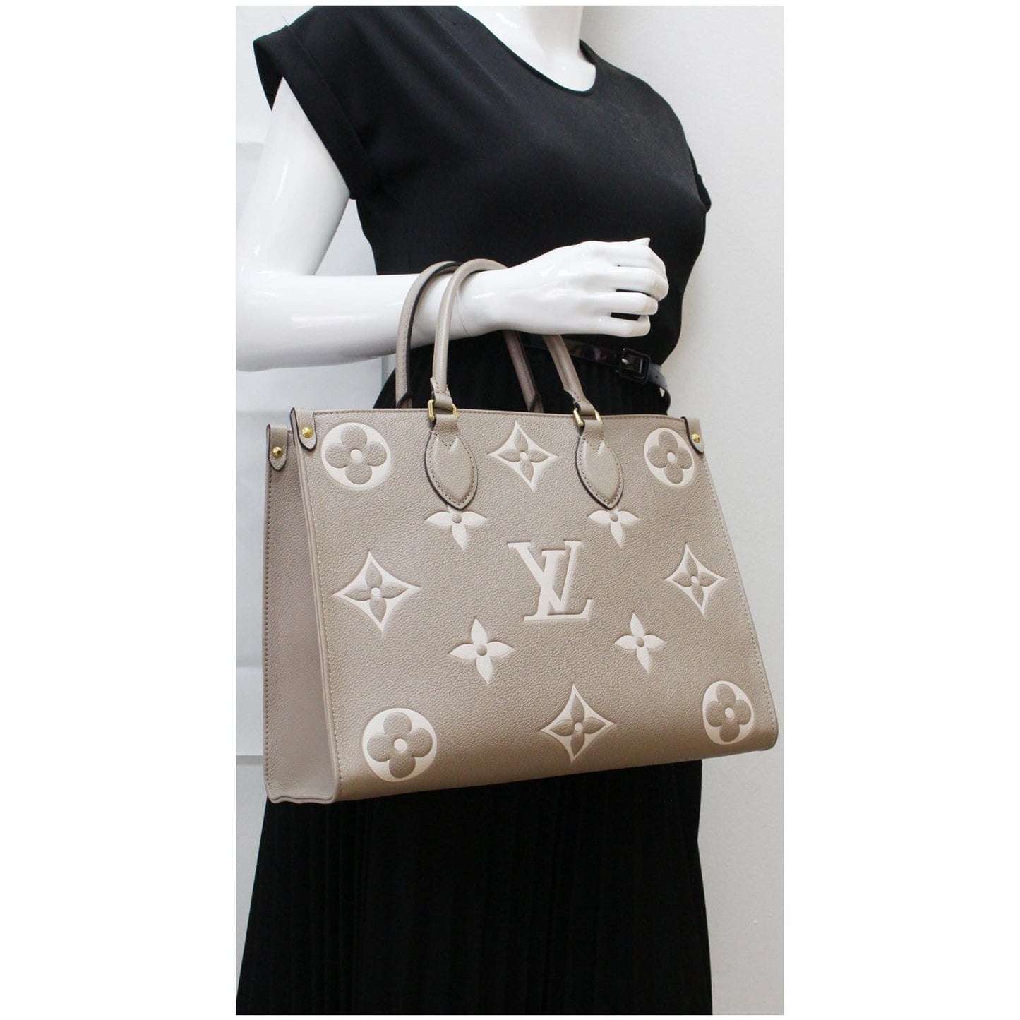 LOUIS VUITTON Onthego MM Giant Monogram Empreinte Shoulder Bag Tourterelle