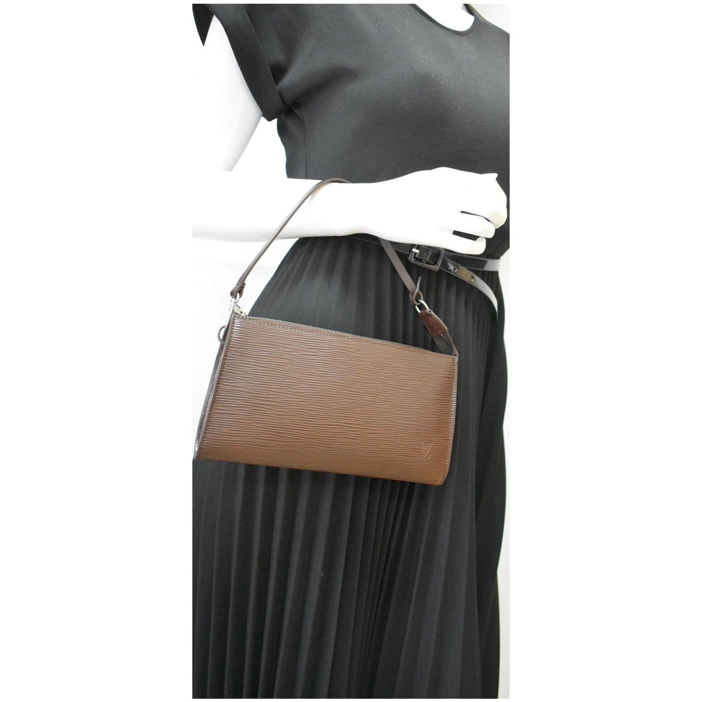 LOUIS VUITTON Moka Pochette Epi Leather Accessoires Pouch Brown