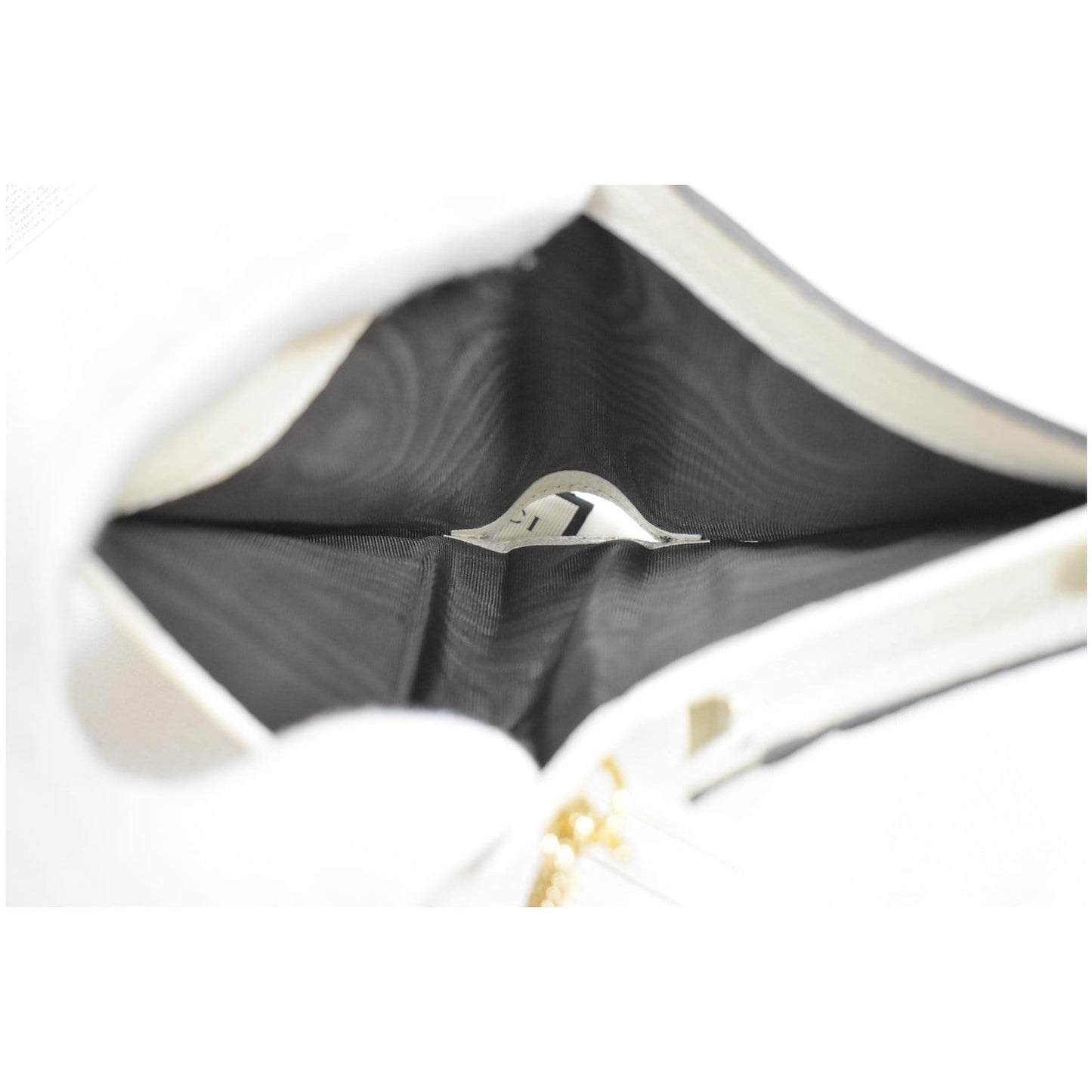 GUCCI Zumi Mini Grainy Leather Chain Wallet Cream 570660 - Final Sale