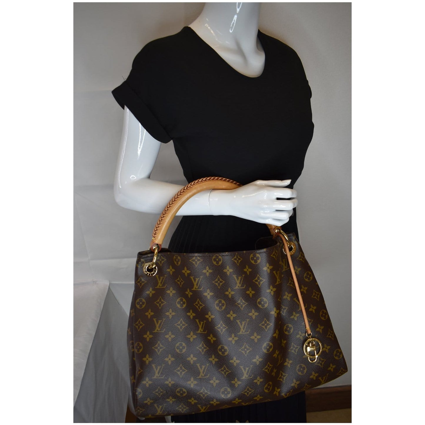 LOUIS VUITTON Artsy MM Monogram Canvas Shoulder Bag Brown