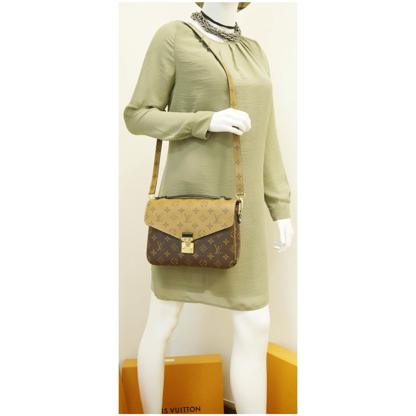 LOUIS VUITTON Metis Pochette Reverse Monogram Canvas Crossbody Bag Brown