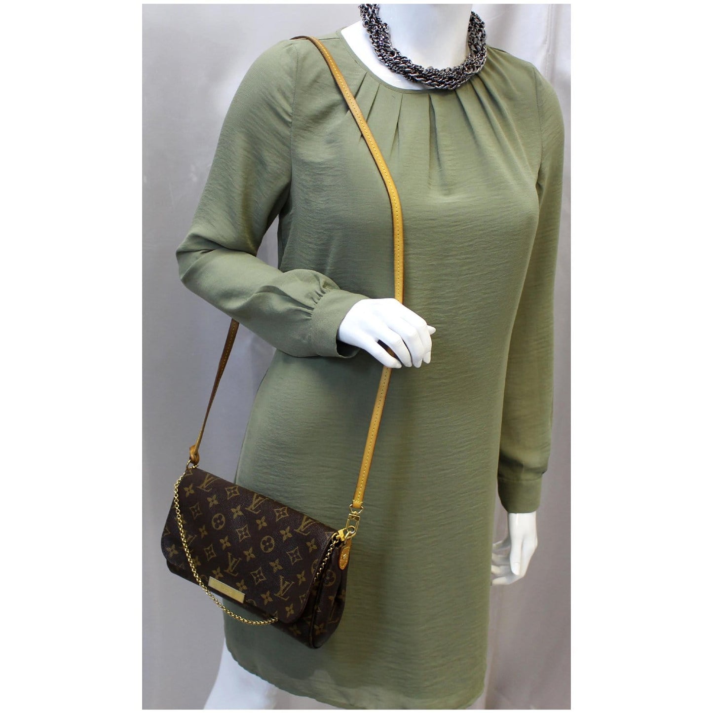 LOUIS VUITTON Favorite MM Monogram Canvas Crossbody Bag Brown