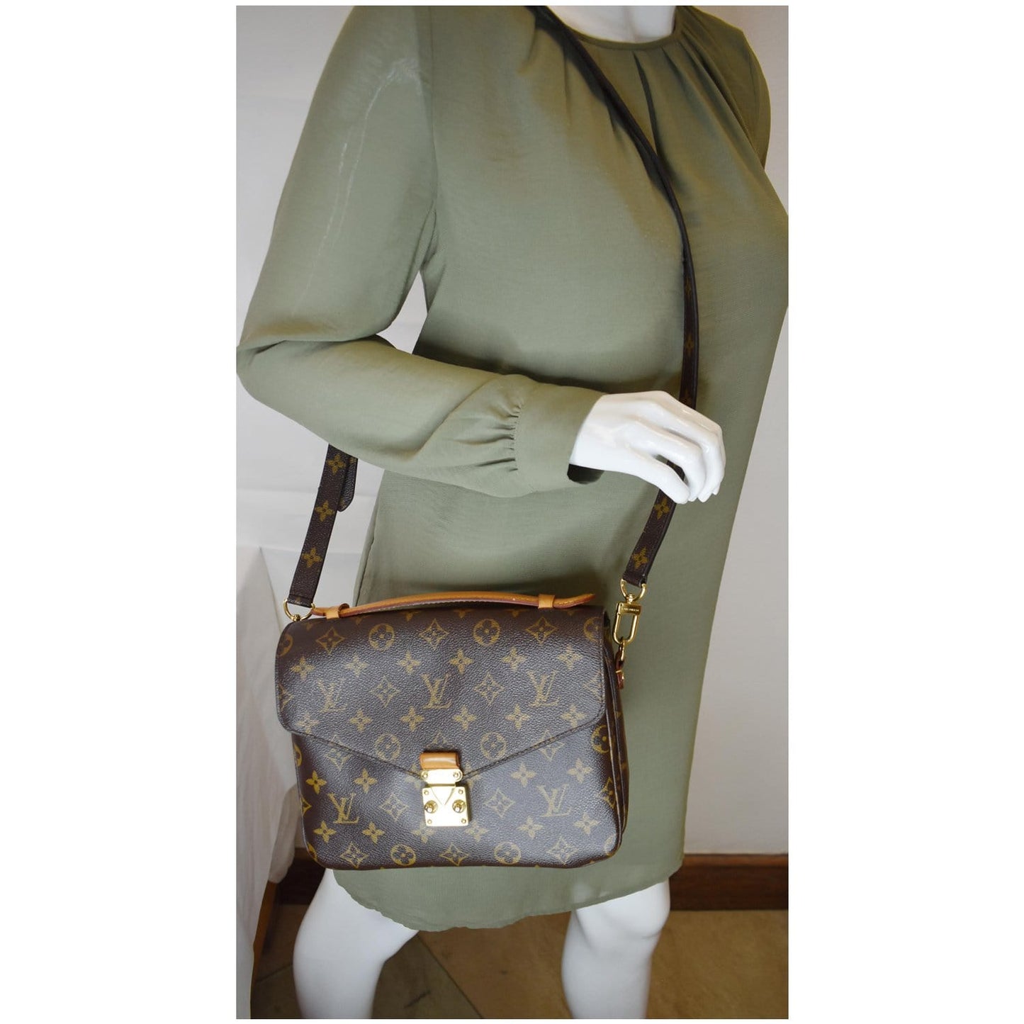 LOUIS VUITTON Metis Pochette Monogram Canvas Crossbody Bag Brown