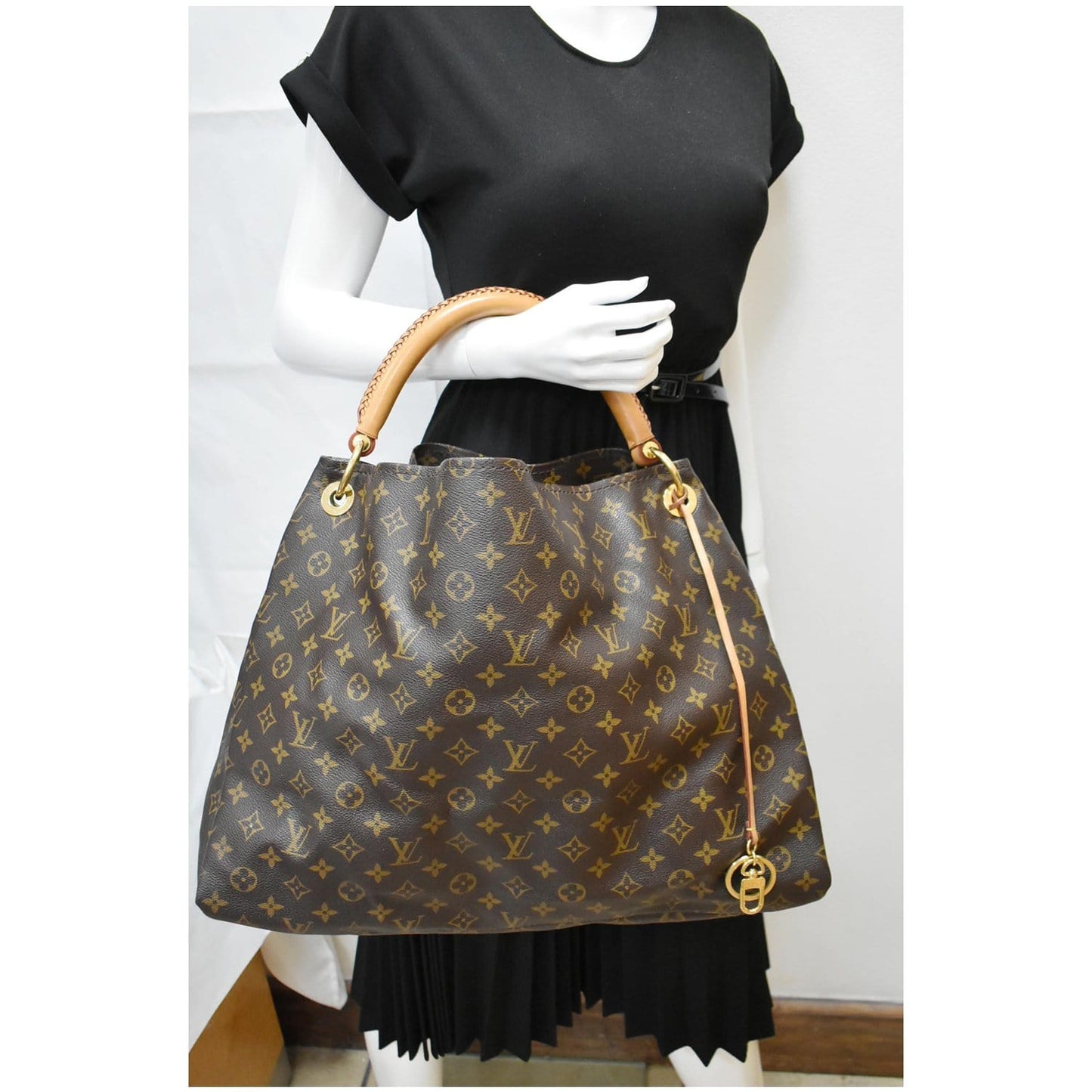 LOUIS VUITTON Artsy GM Monogram Canvas Hobo Bag Brown