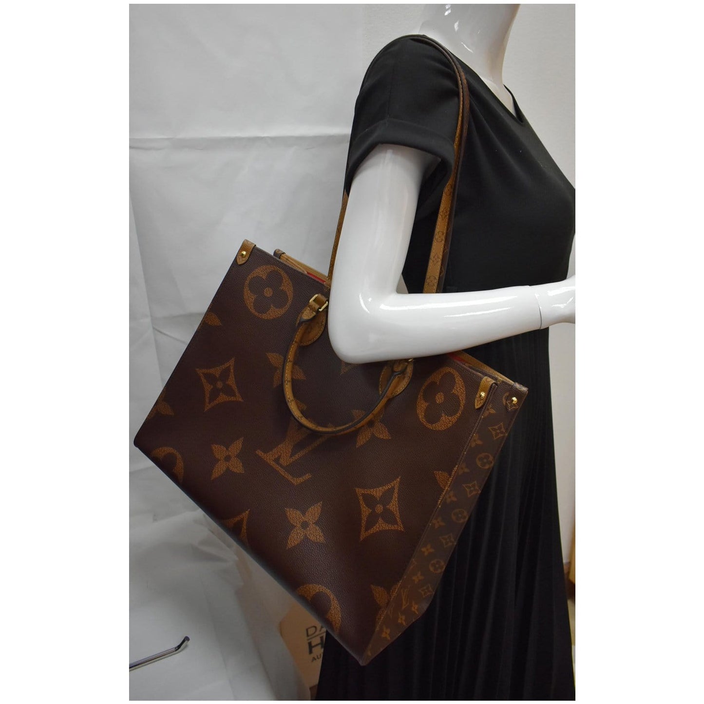 LOUIS VUITTON Onthego GM Reverse Monogram Canvas Tote Shoulder Bag Brown