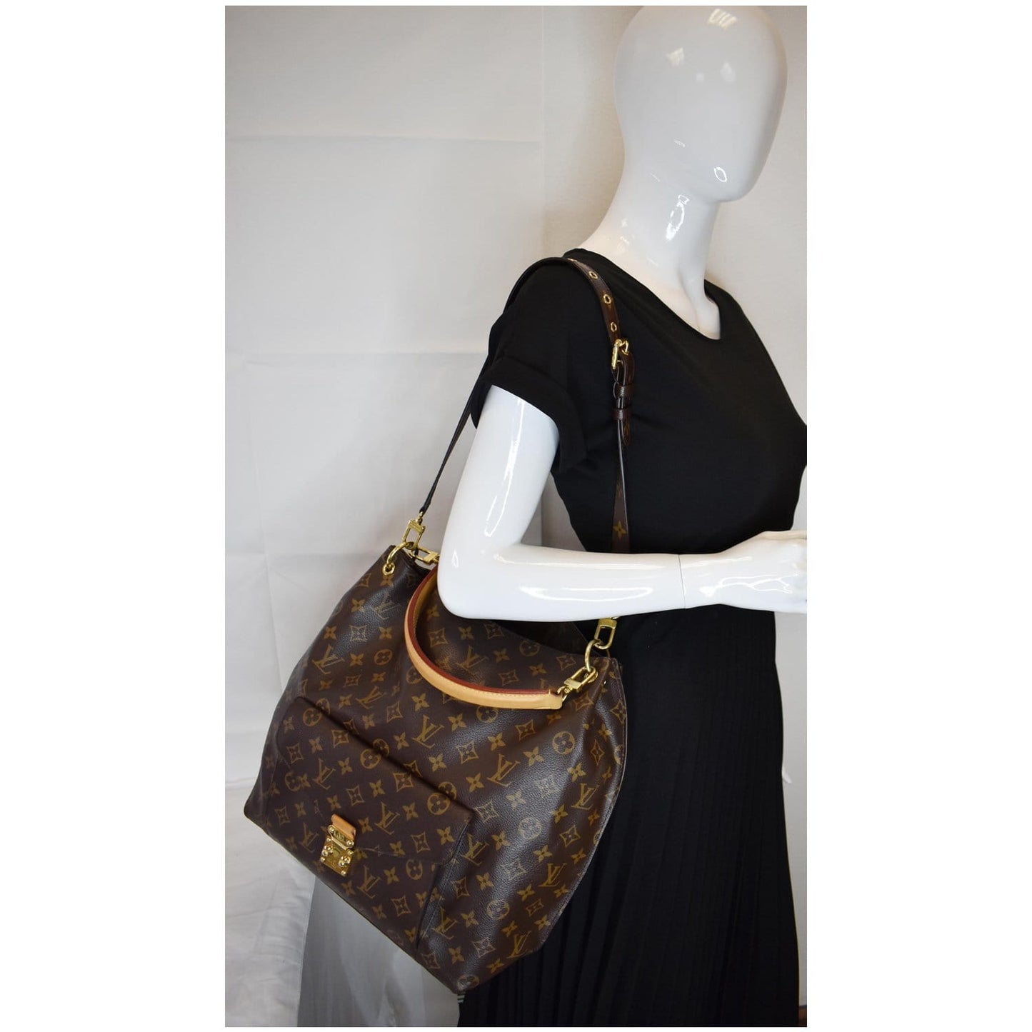 LOUIS VUITTON Metis Hobo Monogram Canvas Shoulder Bag Brown