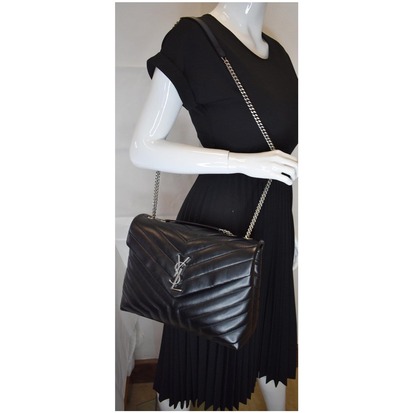 YVES SAINT LAURENT Medium Loulou Calfskin Matelasse Chain Shoulder Bag Black