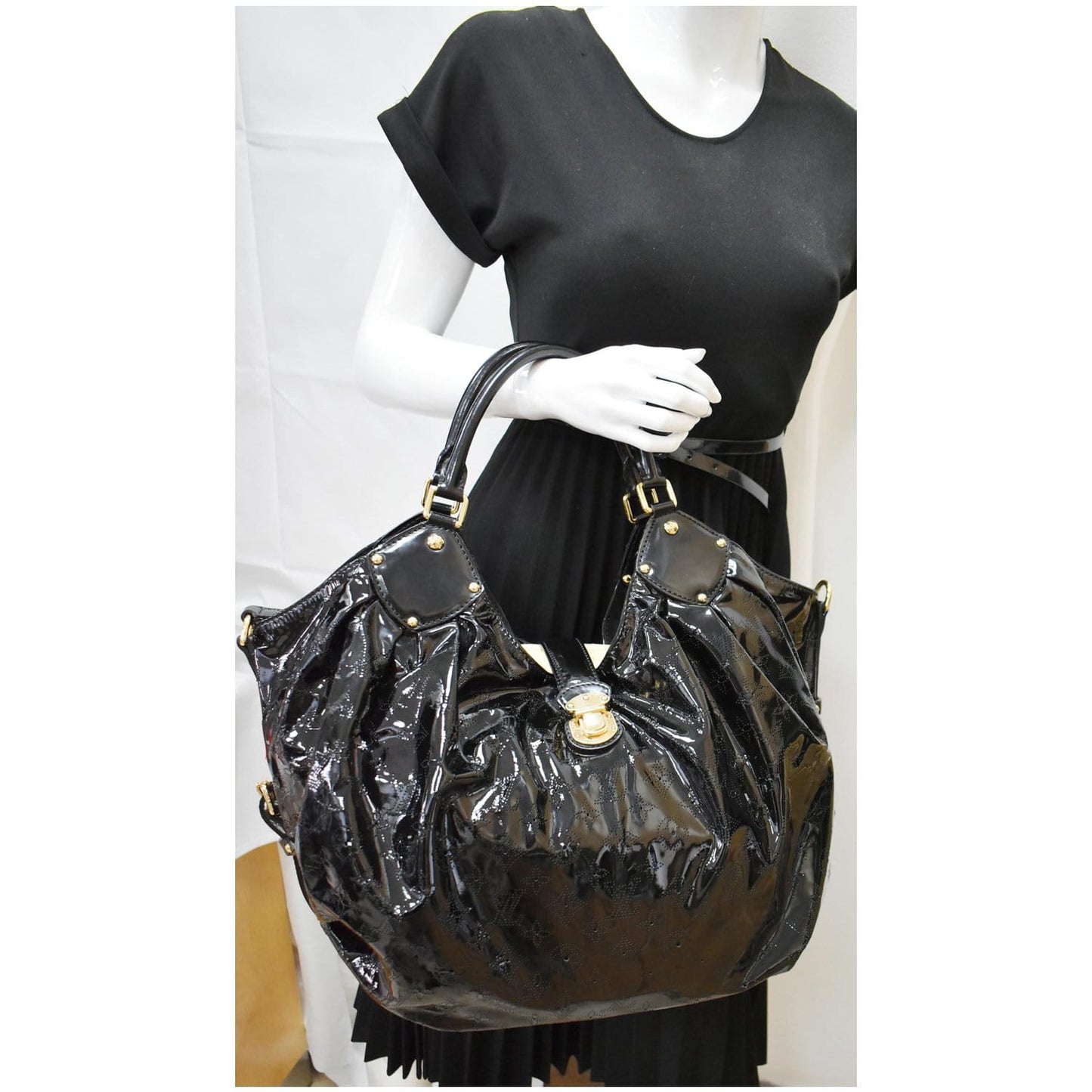 LOUIS VUITTON Surya Mahina XL Limited Edition Black Patent Leather Hobo Bag Black
