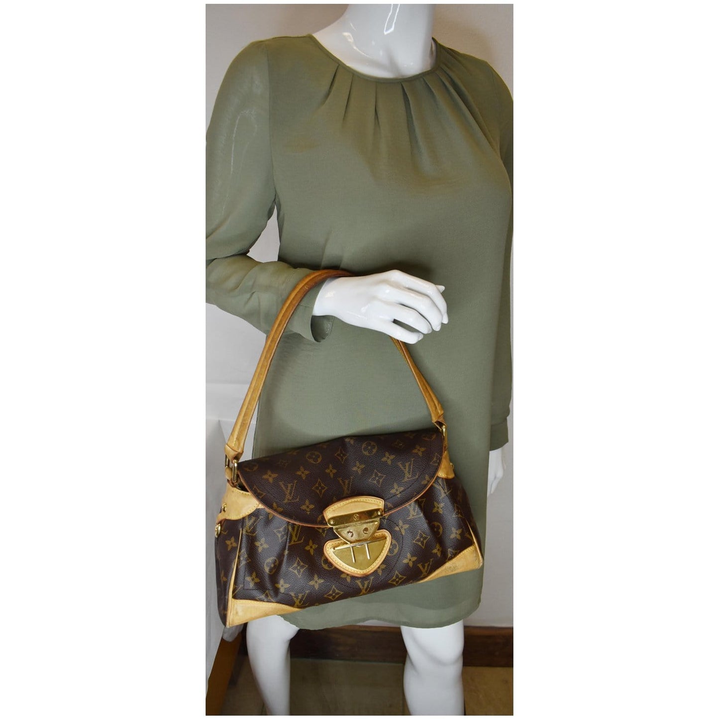 LOUIS VUITTON Beverly MM Monogram Canvas Shoulder Bag Brown