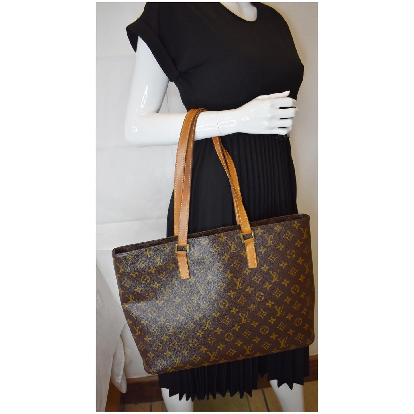 LOUIS VUITTON Luco Monogram Canvas Tote Bag Brown