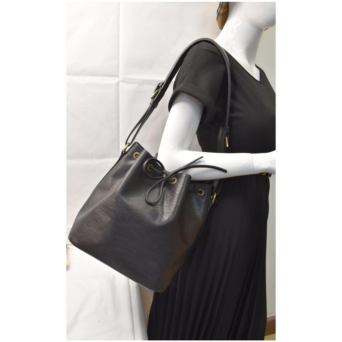 LOUIS VUITTON Petit Noe Epi Leather Shoulder Bag Black