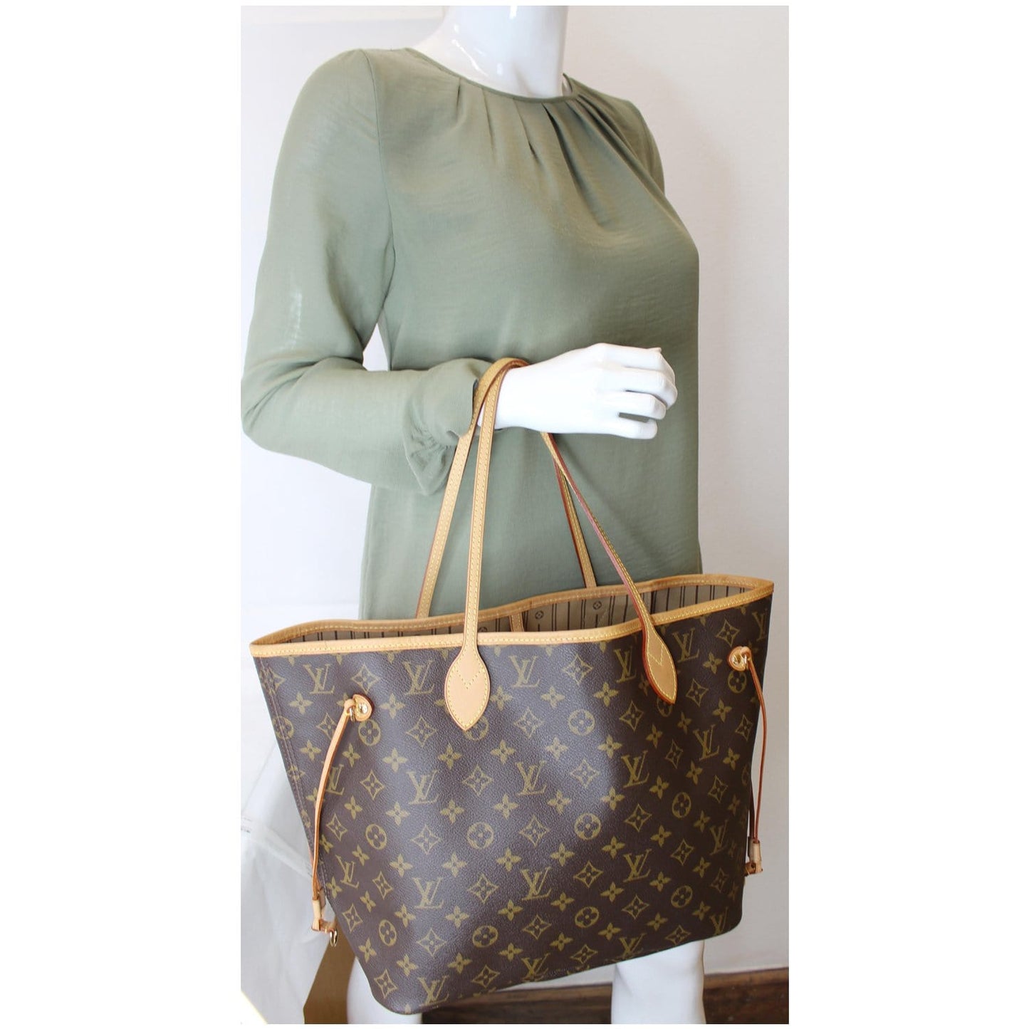 LOUIS VUITTON Neverfull MM Monogram Canvas Tote Shoulder Bag Brown